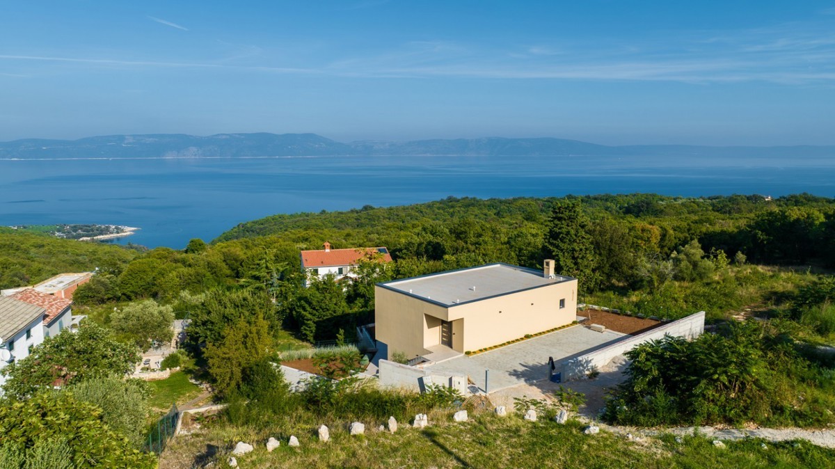 Istra, luksuzna vila z bazenom in pogledom na morje – odlična nepremičnina za nakup