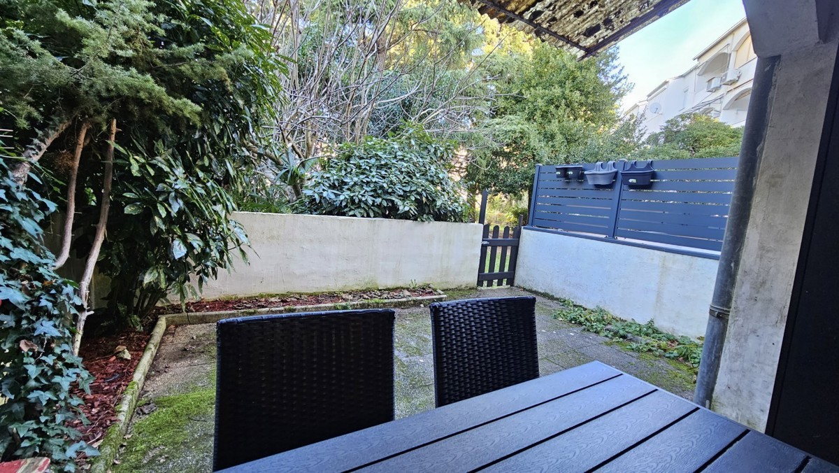 Stan v pritličju naprodaj v Červar Poratu – 30,38 m², 1 spalnica, terasa