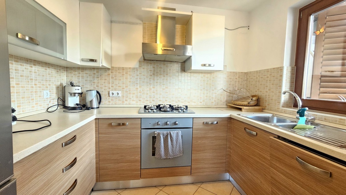 Hiša z bazenom in panoramskim pogledom, prodaja– Poreč, Istra