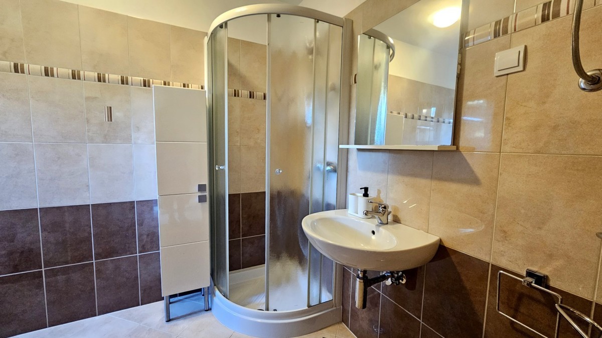 Hiša z bazenom in panoramskim pogledom, prodaja– Poreč, Istra