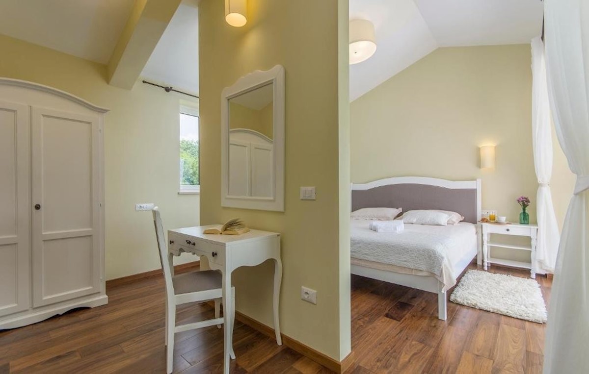 Kamnita luksuznavilla Poreč cca 13 km