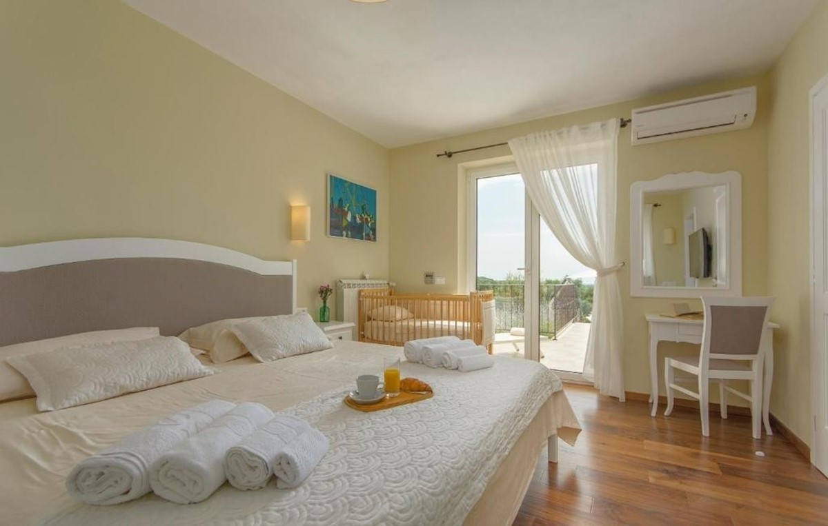 Kamnita luksuznavilla Poreč cca 13 km