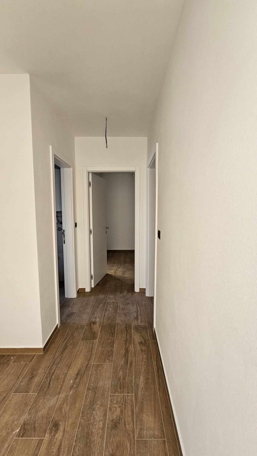Poreč, 8 km- stanovanje v pritličju 72 m2 i vrt ca 200 m2