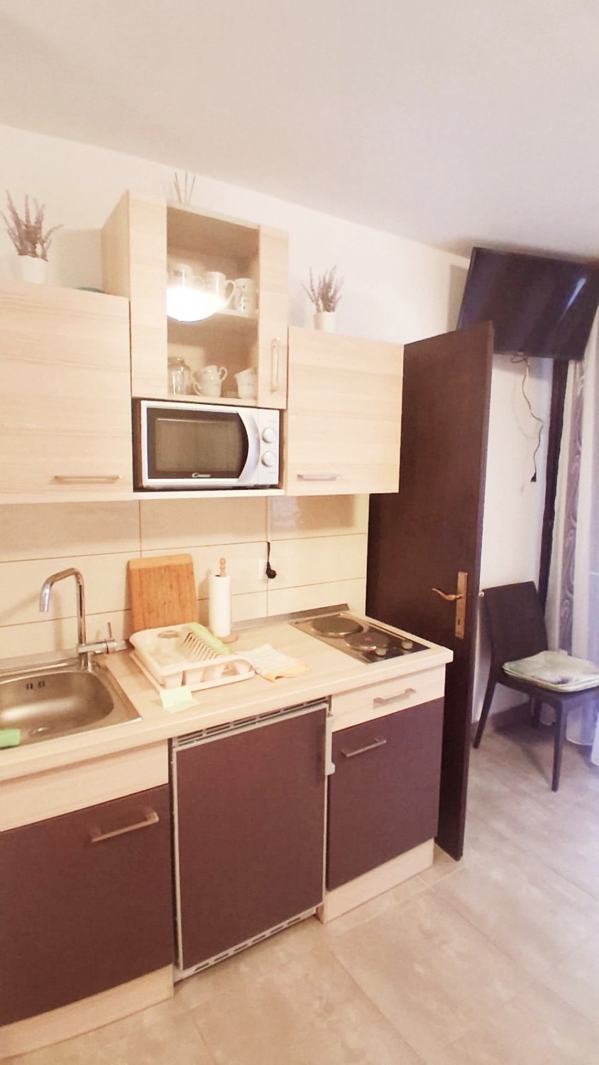 Prenovljeno stanovanje 30 m² z ložo v Červar Poratu – Naprodaj