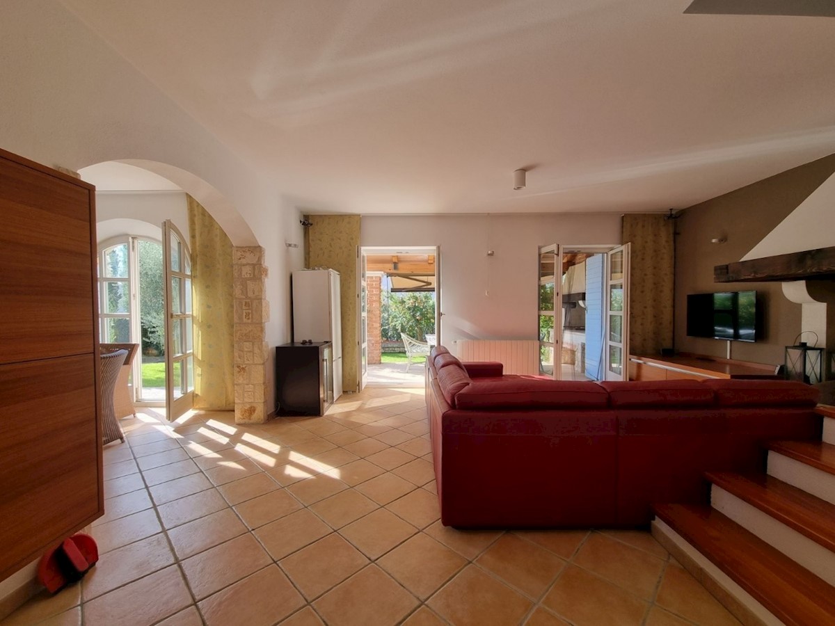 kamnita Vila Poreč, 1 km od morja