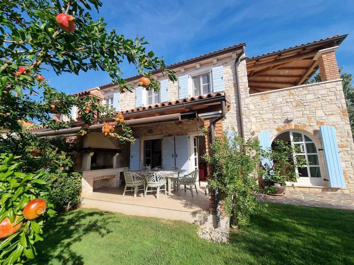kamnita Vila Poreč, 1 km od morja