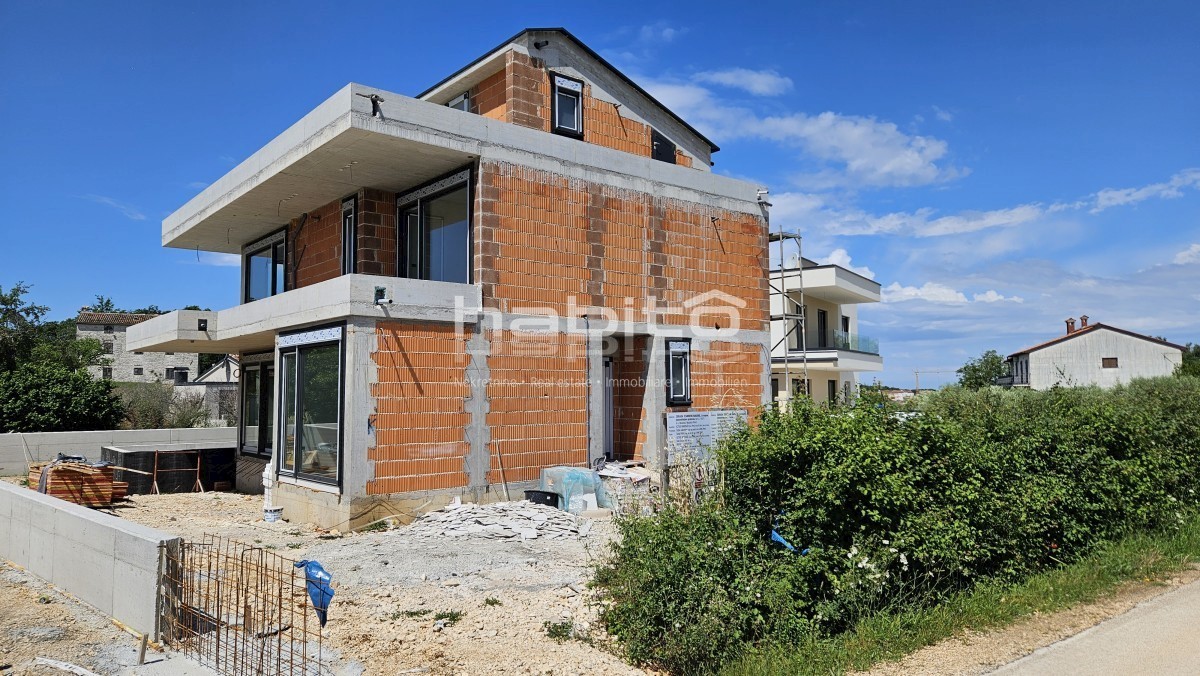 Poreč - Luksuzna moderna vila z bazenom, blizu morja