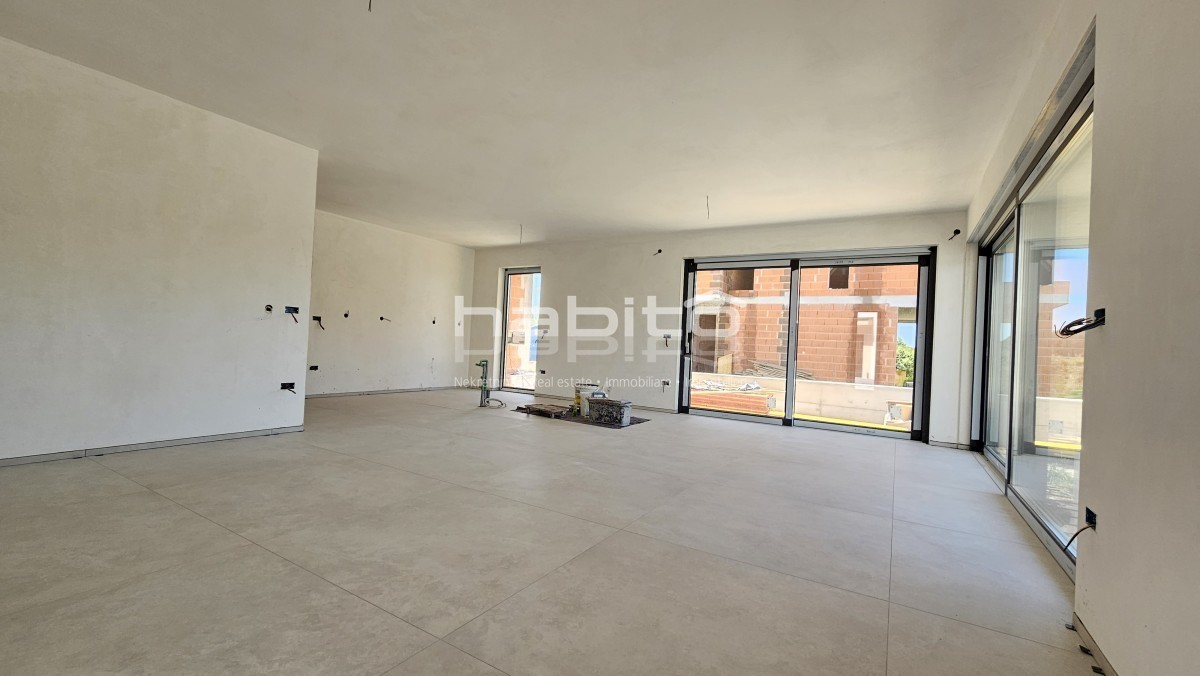 Poreč - Luksuzna moderna vila z bazenom, blizu morja
