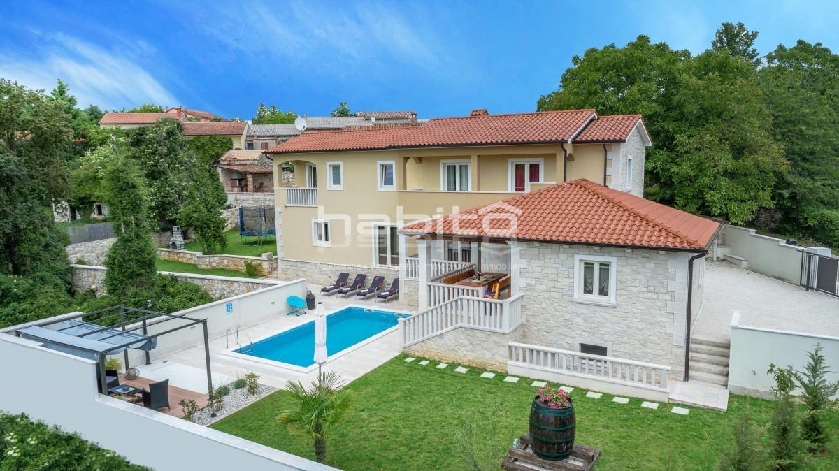 Poreč 20 km - Samostojna hiša z bazenom, 4 spalnice