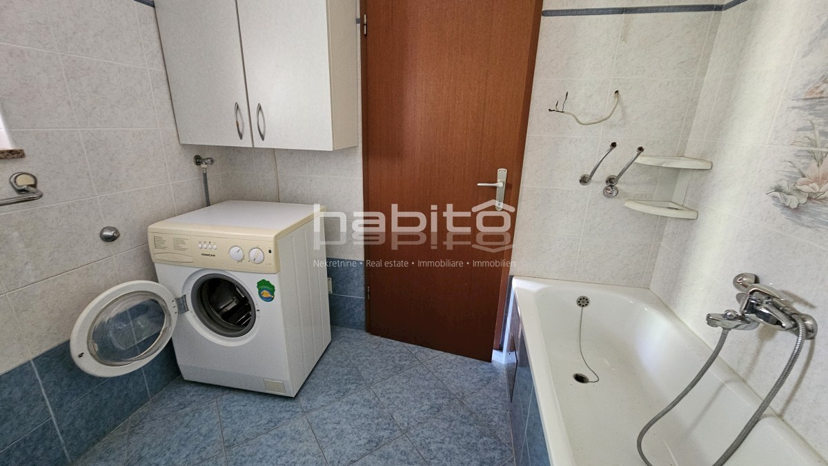 Okolica Motovuna - Kamnita hiša z vrtom in odprtim pogledom