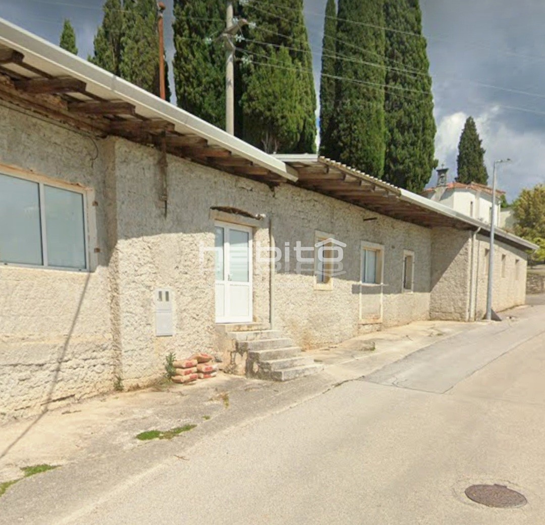 Oprtalj - Prostorna zgradba z zemljiščem in panoramskim pogledom