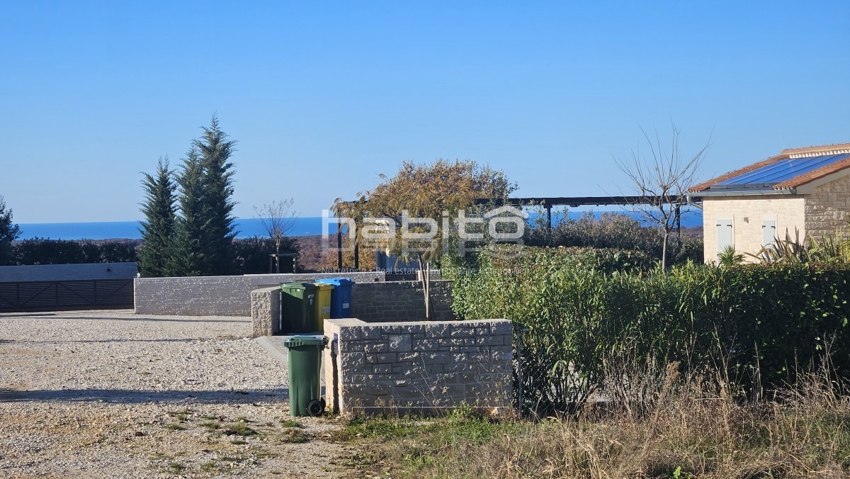 Poreč 12 km, Višnjan okolica - Građevinsko zemljište sa pogledom na more