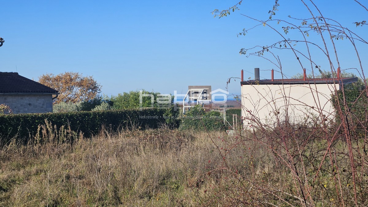 Poreč 12 km, Višnjan okolica - Građevinsko zemljište sa pogledom na more