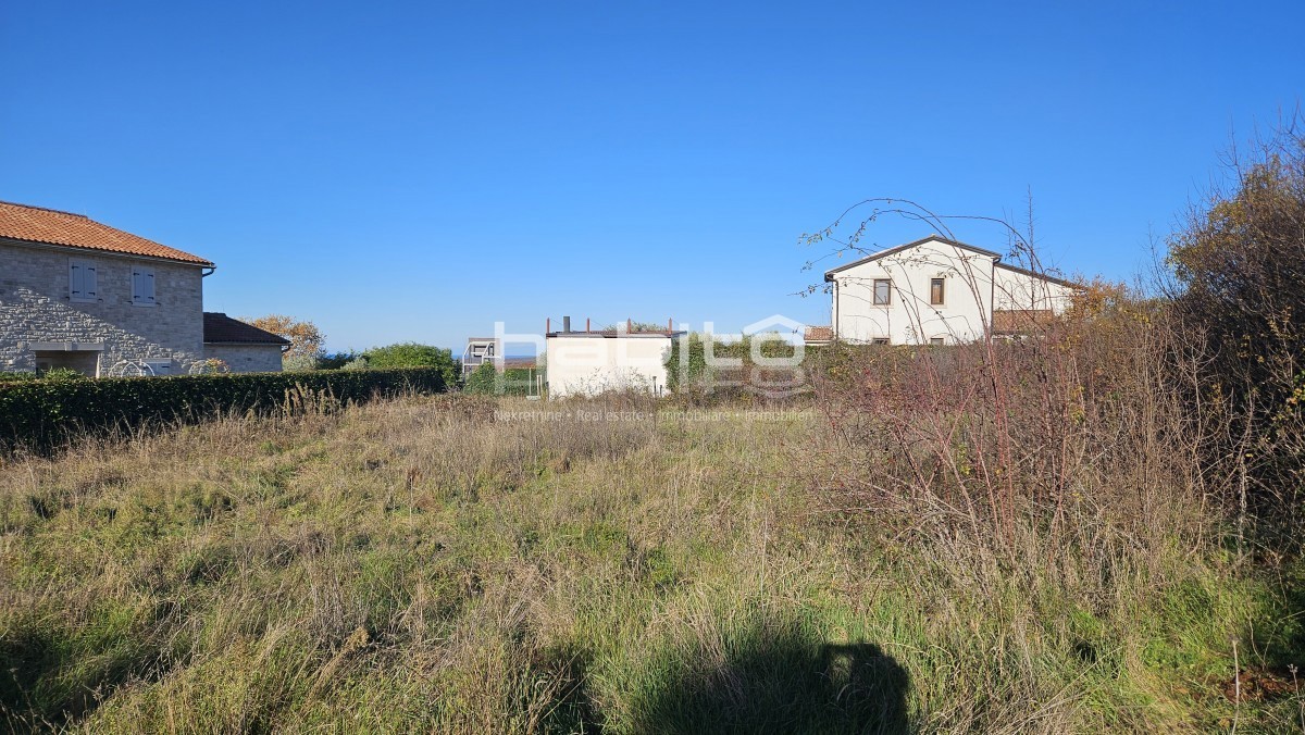 Poreč 12 km, Višnjan okolica - Građevinsko zemljište sa pogledom na more