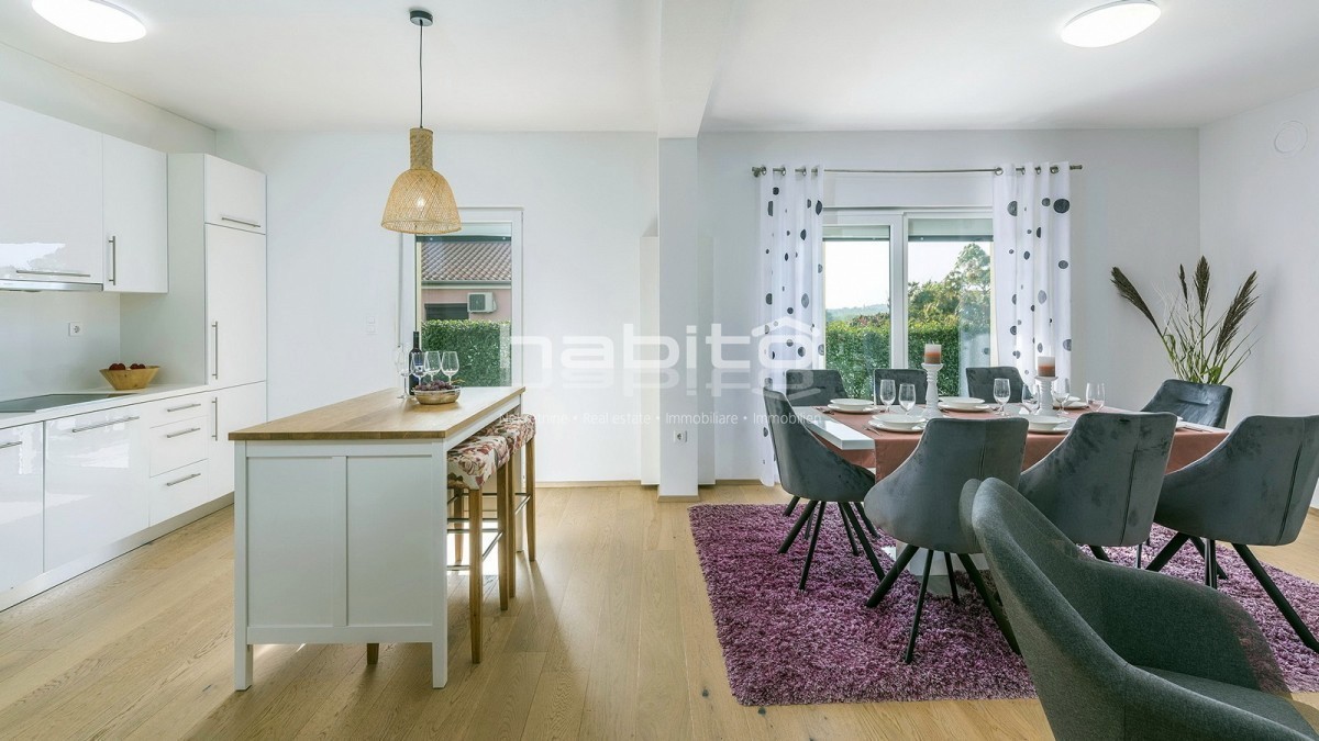 Poreč, samostojna hiša 134 m2 z bazenom