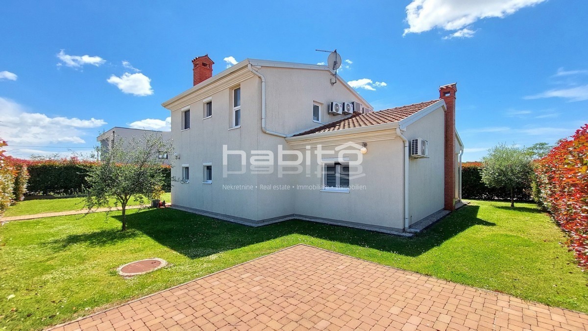 Poreč, samostojna hiša 134 m2 z bazenom