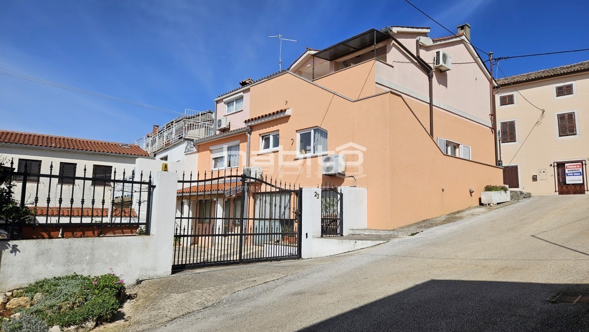 Okolica Poreča, Lovreč - Hiša z apartmaji, POGLED NA MORJE