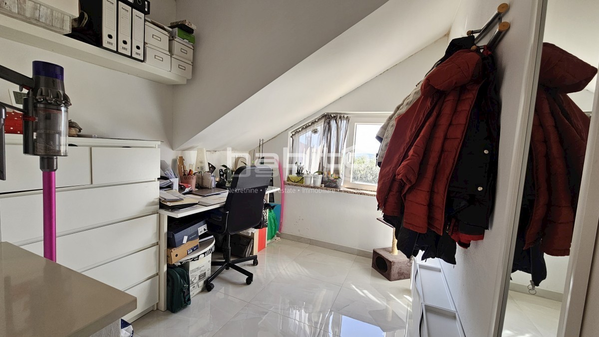 Okolica Poreča, Lovreč - Hiša z apartmaji, POGLED NA MORJE