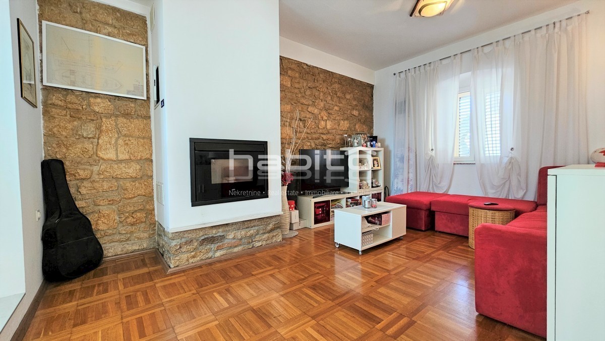 Okolica Poreča, Lovreč - Hiša z apartmaji, POGLED NA MORJE