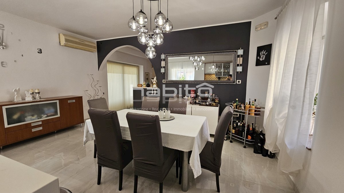 Okolica Poreča, Lovreč - Hiša z apartmaji, POGLED NA MORJE