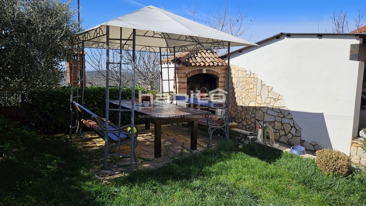 Okolica Poreča, Lovreč - Hiša z apartmaji, POGLED NA MORJE