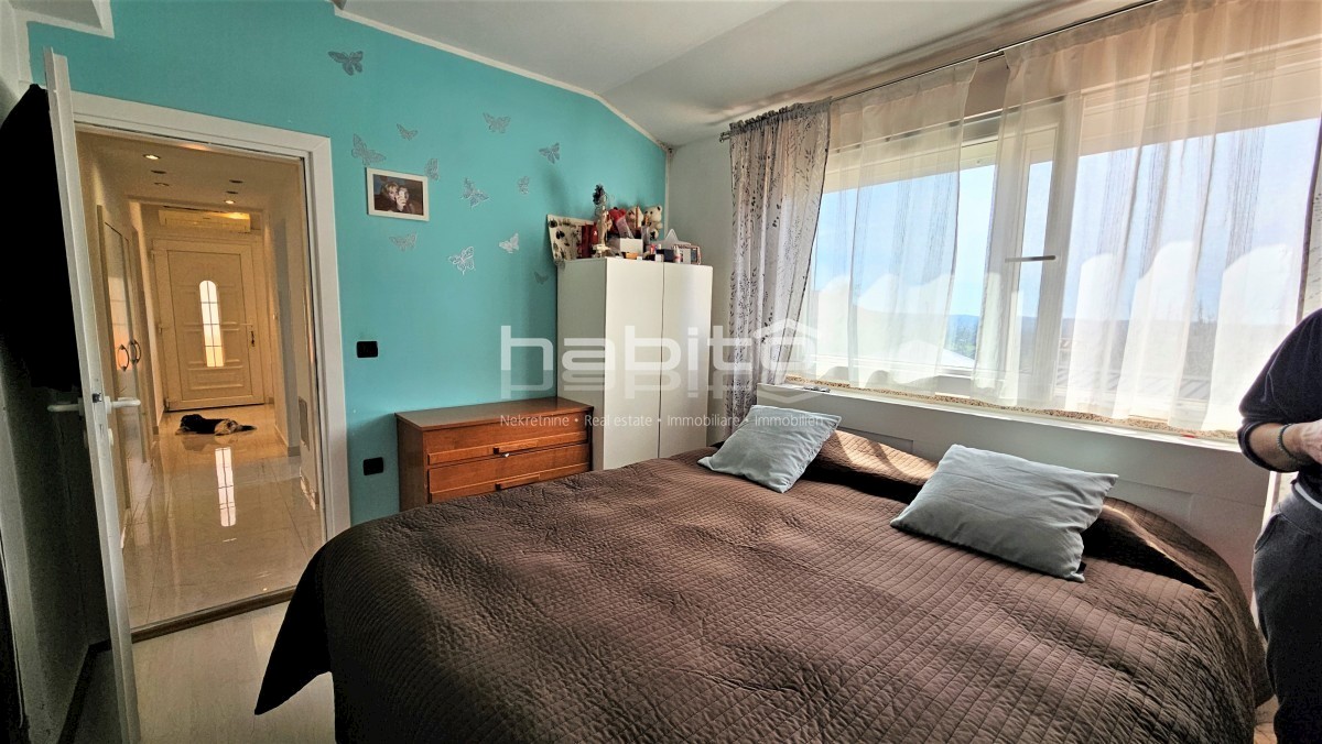 Okolica Poreča, Lovreč - Hiša z apartmaji, POGLED NA MORJE