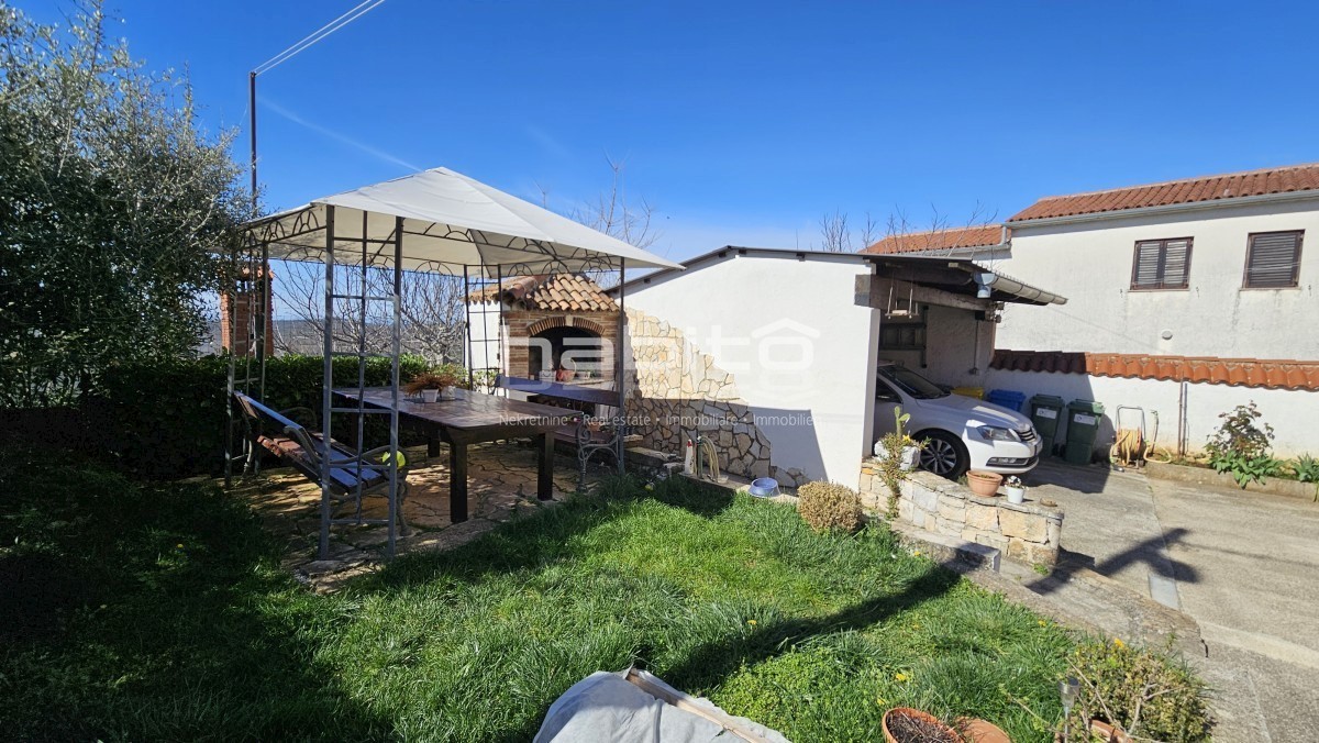 Okolica Poreča, Lovreč - Hiša z apartmaji, POGLED NA MORJE