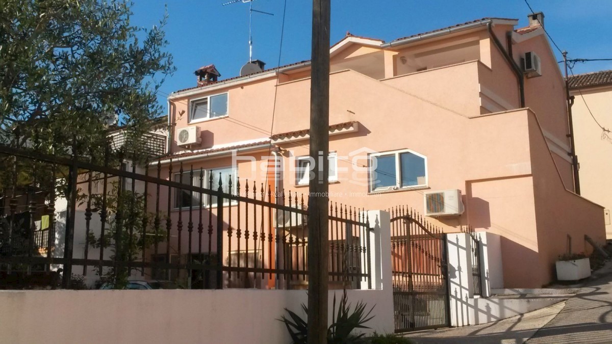 Okolica Poreča, Lovreč - Hiša z apartmaji, POGLED NA MORJE