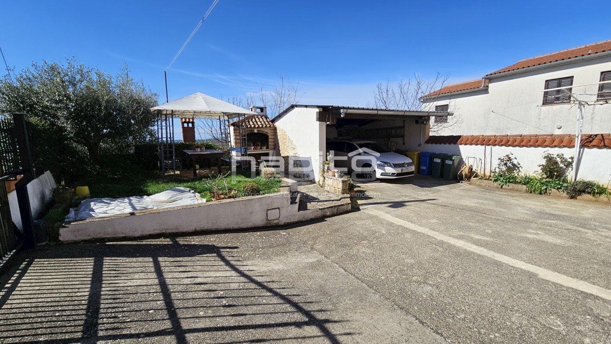 Okolica Poreča, Lovreč - Hiša z apartmaji, POGLED NA MORJE