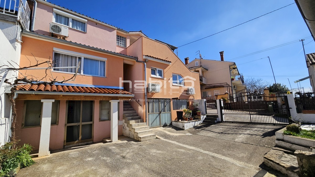 Okolica Poreča, Lovreč - Hiša z apartmaji, POGLED NA MORJE