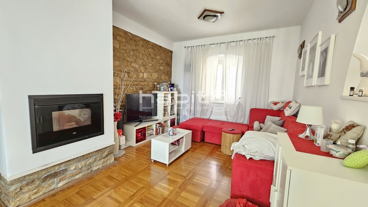 Okolica Poreča, Lovreč - Hiša z apartmaji, POGLED NA MORJE