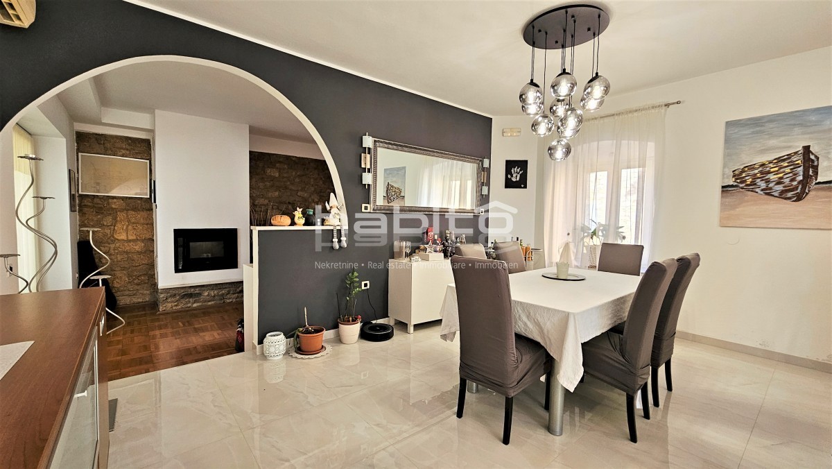 Okolica Poreča, Lovreč - Hiša z apartmaji, POGLED NA MORJE