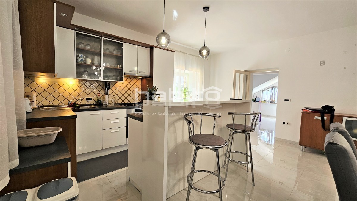 Okolica Poreča, Lovreč - Hiša z apartmaji, POGLED NA MORJE