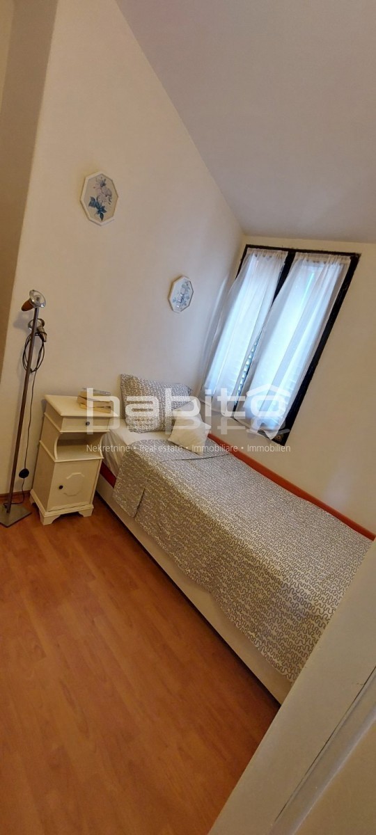 Okolica Poreča, Lovreč - Hiša z apartmaji, POGLED NA MORJE