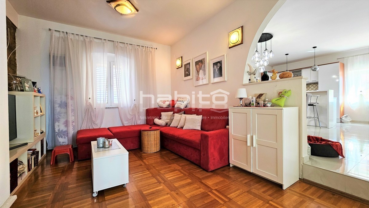 Okolica Poreča, Lovreč - Hiša z apartmaji, POGLED NA MORJE