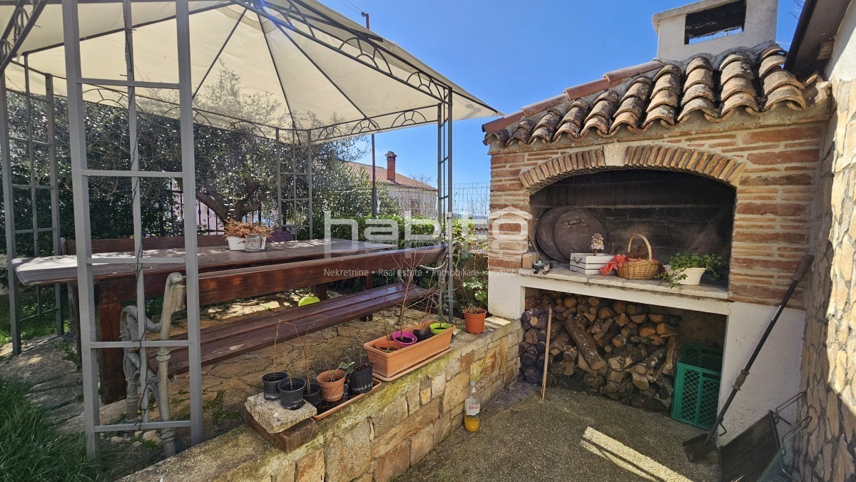 Okolica Poreča, Lovreč - Hiša z apartmaji, POGLED NA MORJE