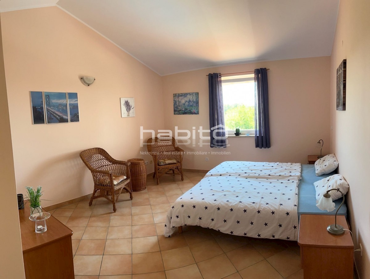 Poreč okolica - Komforna kuća sa bazenom i pogledom na more