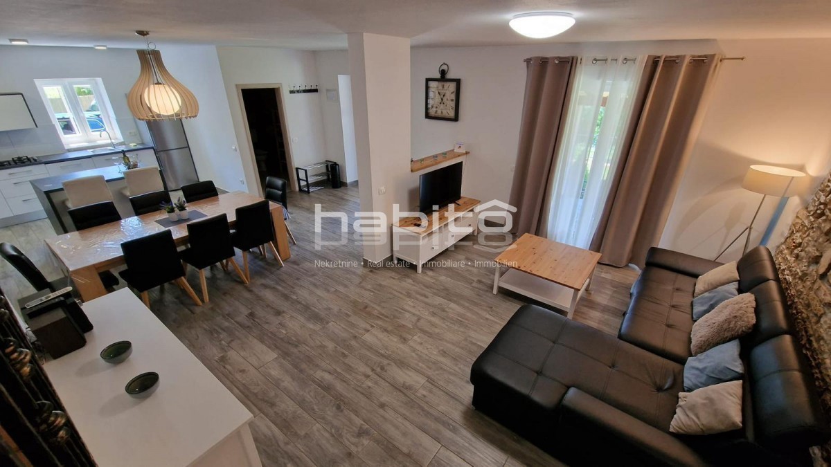 Poreč - Obnovljena istrska kamnita hiša z bazenom