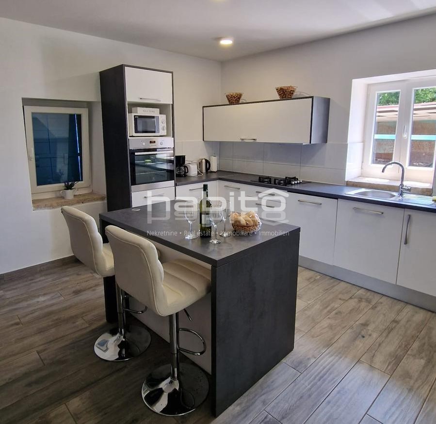 Poreč - Obnovljena istrska kamnita hiša z bazenom