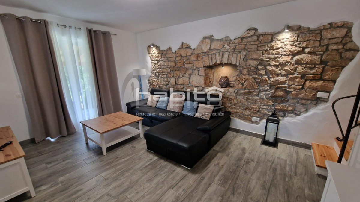 Poreč - Obnovljena istrska kamnita hiša z bazenom