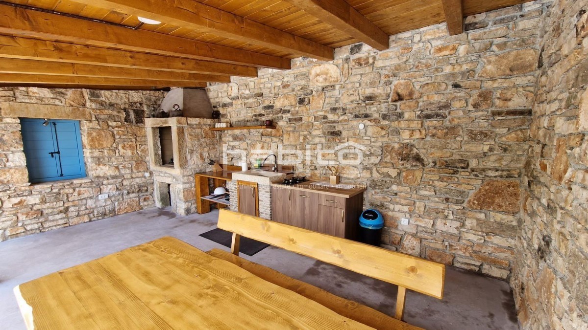 Poreč - Obnovljena istrska kamnita hiša z bazenom