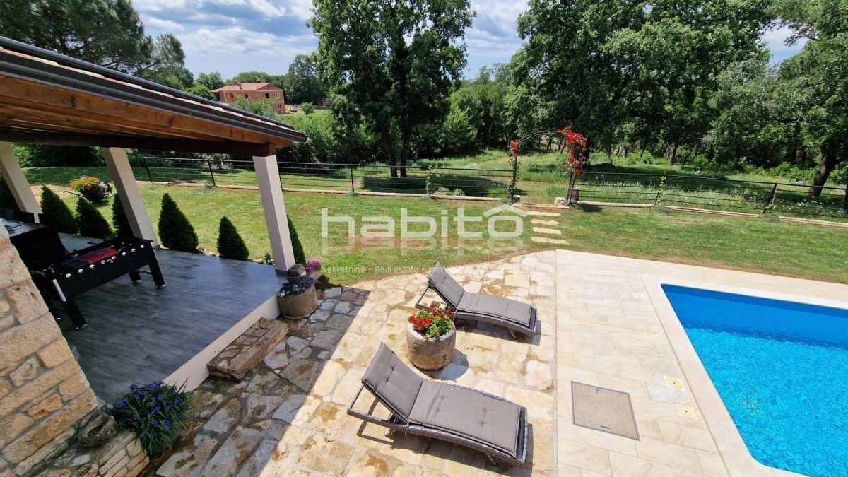 Poreč - Obnovljena istrska kamnita hiša z bazenom