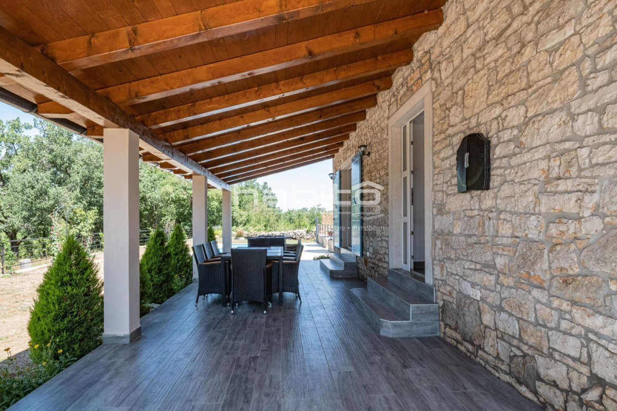 Poreč - Obnovljena istrska kamnita hiša z bazenom