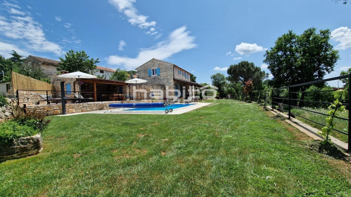 Poreč - Obnovljena istrska kamnita hiša z bazenom