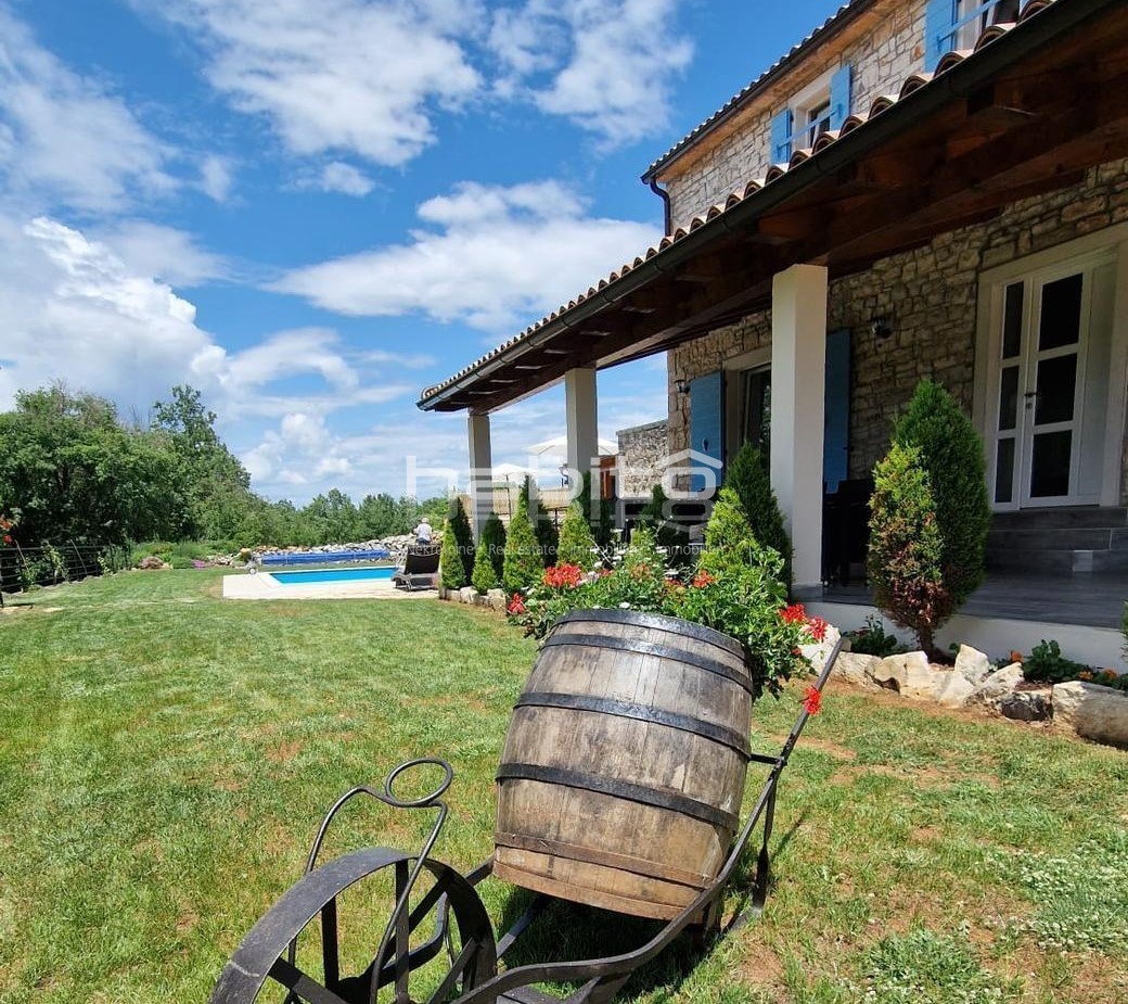 Poreč - Obnovljena istrska kamnita hiša z bazenom