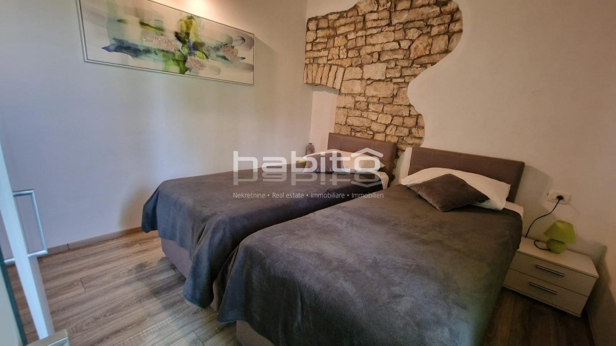 Poreč - Obnovljena istrska kamnita hiša z bazenom