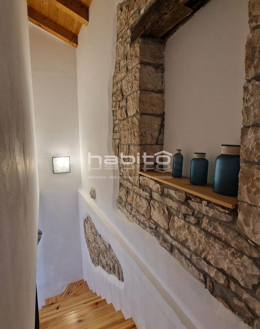 Poreč - Obnovljena istrska kamnita hiša z bazenom