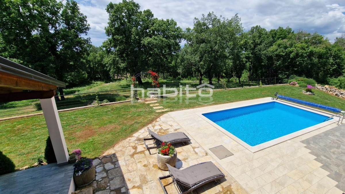 Poreč - Obnovljena istrska kamnita hiša z bazenom