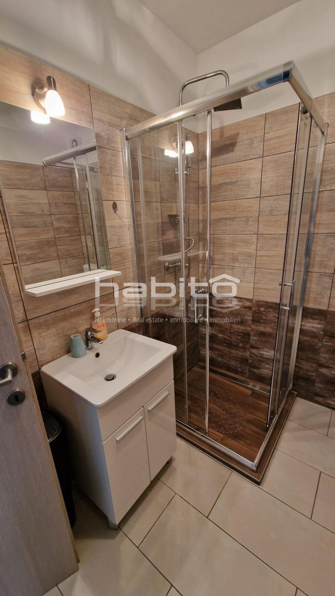 Poreč - Obnovljena istrska kamnita hiša z bazenom