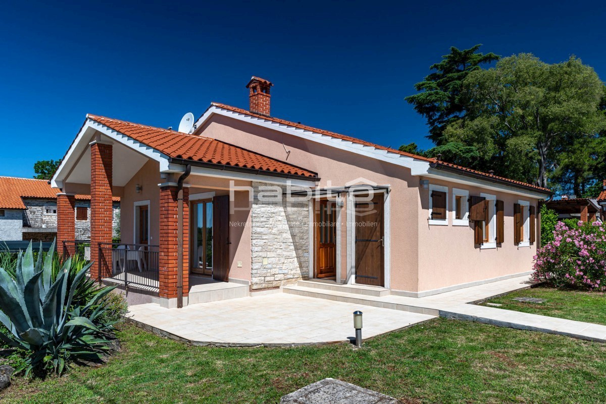 Poreč 10 km - Lepa hiša z bazenom, mirna lokacija